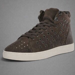 Vince Camuto SZ 8 Bestinda sneaker in the color Gargoyle Montana